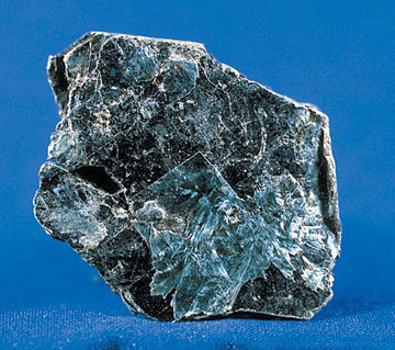 Raw vermiculite mineral flakes used as a soil amendment
